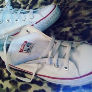 Woman's Converse. Size 6 1/2